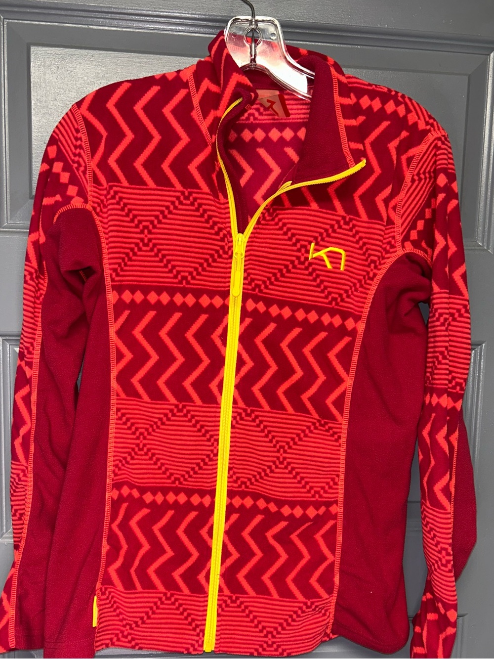 KARI TRAA Vibrant pink/orange geometric print full zip fleece jacket Size L. EUC